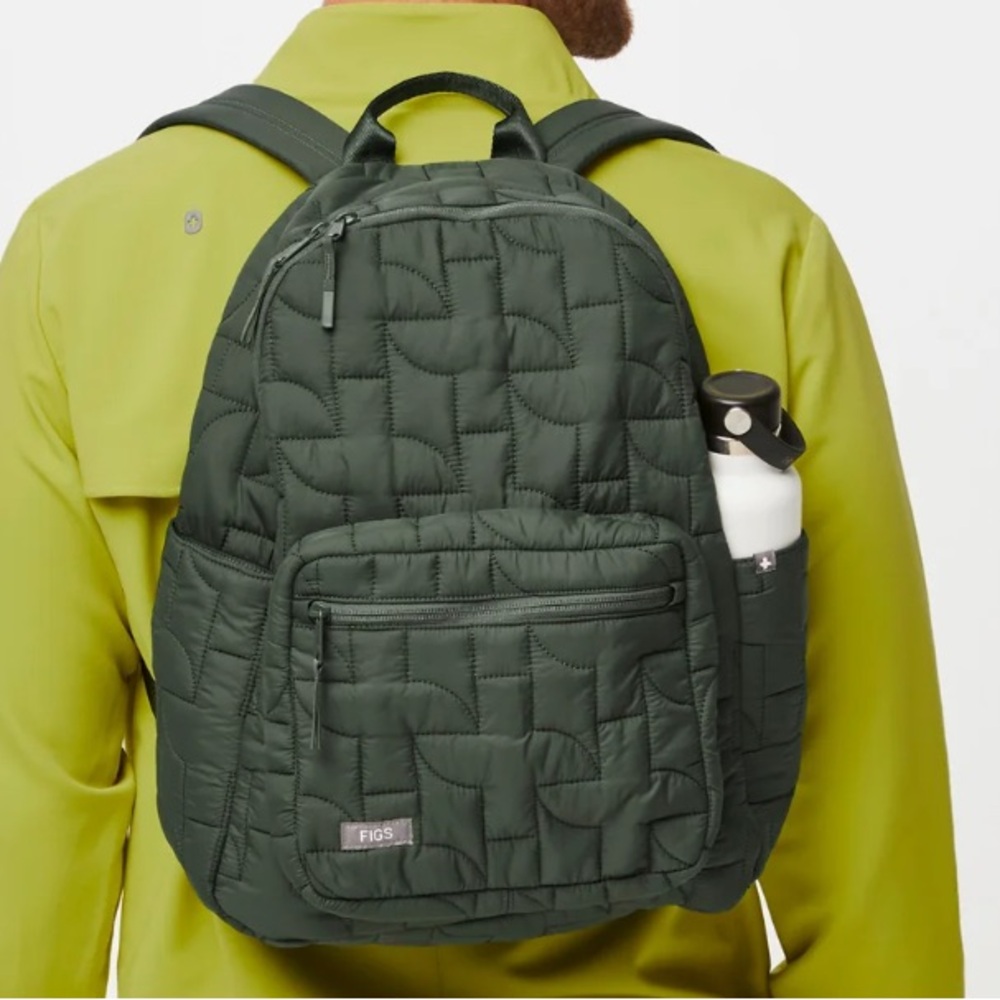 FIGS Sample Sale Quilted Puffer Backpack Bag Moss EUC FIGS Scrubs